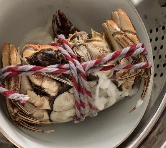 蒸螃蟹有白白的东西蒸出来是什么?？蒸螃蟹有白白的东西蒸出来是什么颜色？-第7张图片-屿企百科网