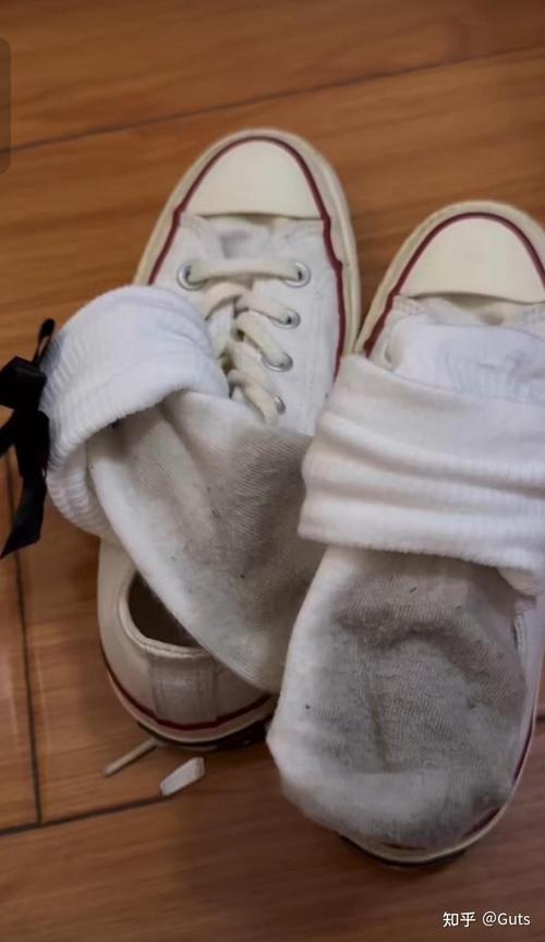 帆布鞋穿着臭脚吗，帆布鞋穿起来很臭怎么办-第5张图片-屿企百科网