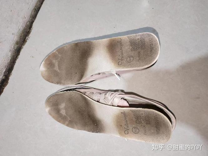 帆布鞋穿着臭脚吗，帆布鞋穿起来很臭怎么办-第7张图片-屿企百科网