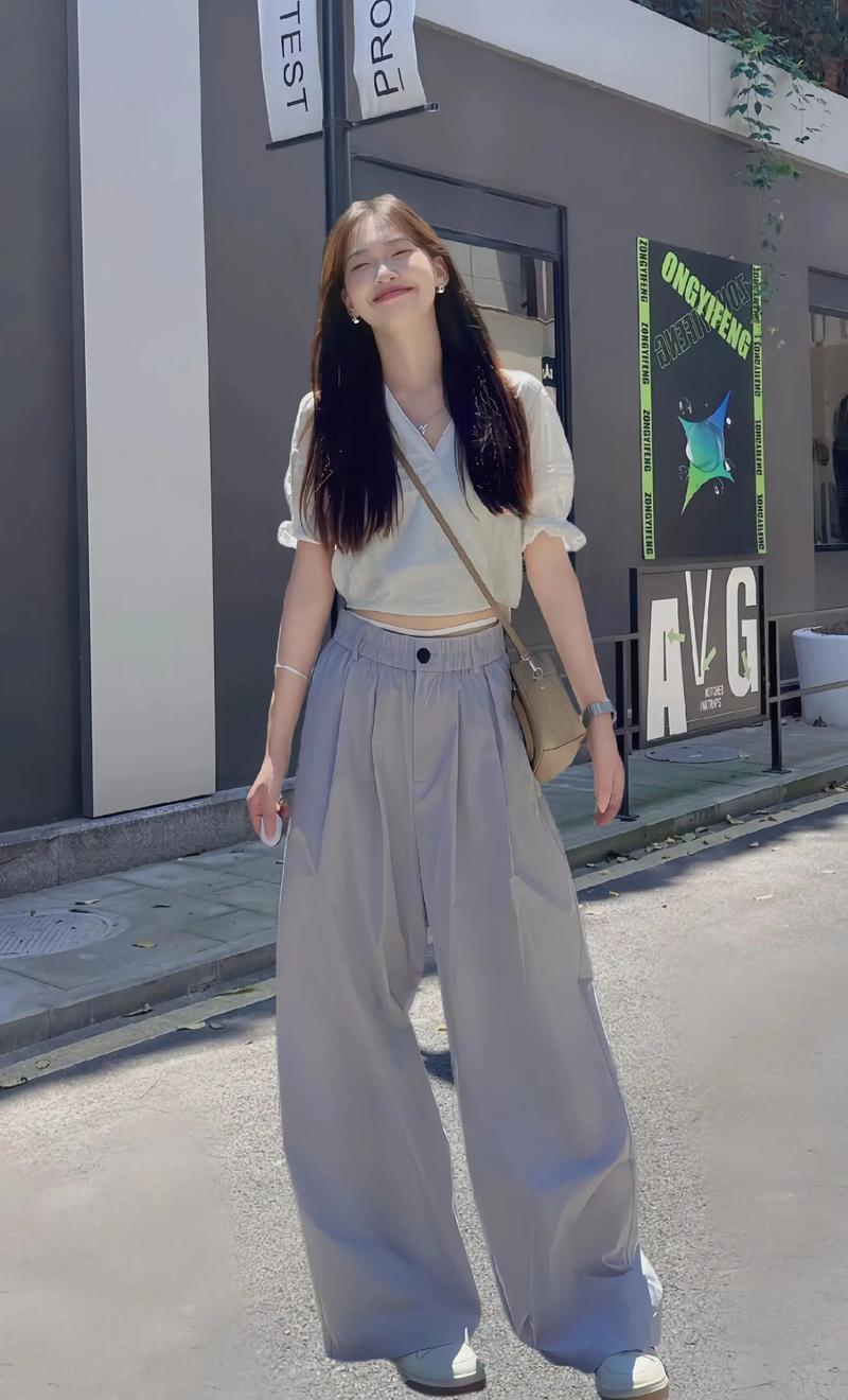 泡泡袖上衣搭什么下装，泡泡袖搭配-第1张图片-屿企百科网