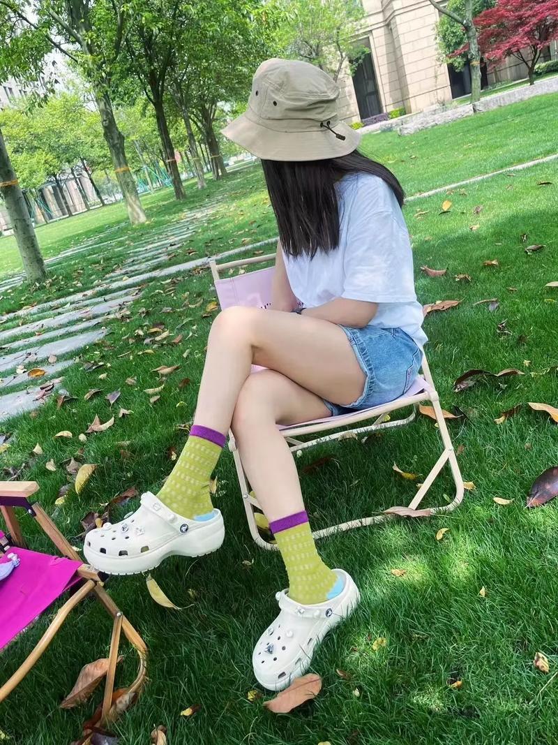 穿洞洞鞋穿袜子合适吗，穿洞洞鞋好不好？-第5张图片-屿企百科网