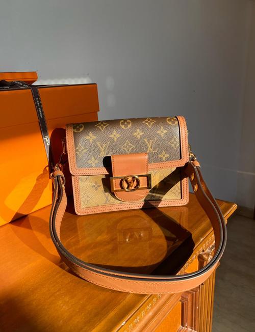 lv达芙妮小号有链条吗，lv达芙妮小号里面有拉链吗?？-第3张图片-屿企百科网