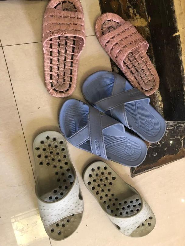 塑料拖鞋味道很重能穿吗，塑料拖鞋有味怎么办-第3张图片-屿企百科网