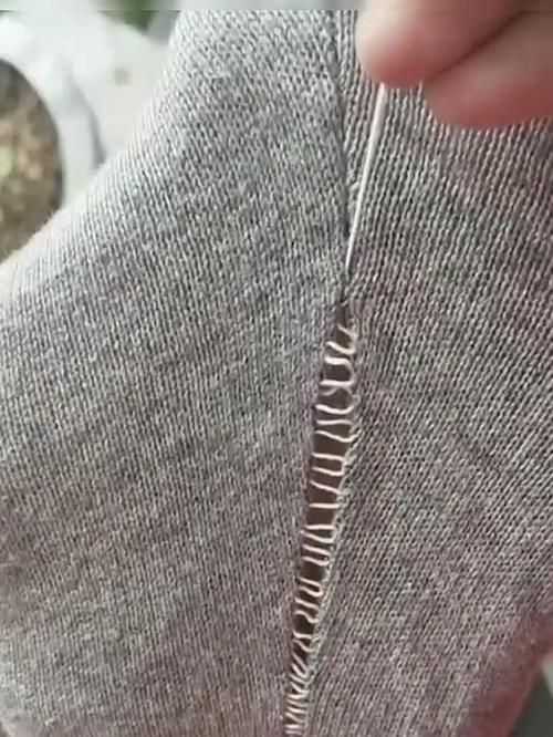 毛衣开线了能送去裁缝店吗？毛衣开线了怎么缝？-第6张图片-屿企百科网