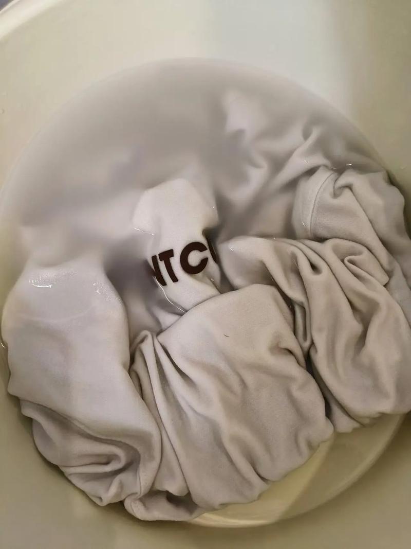 洗衣服泡多久再手洗合适？洗衣服泡多久再手洗合适呢？-第1张图片-屿企百科网