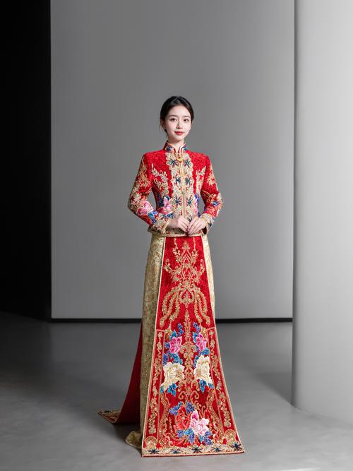 秀禾服出门穿还是敬酒穿？秀禾服是出嫁穿还是敬酒时候穿？-第1张图片-屿企百科网