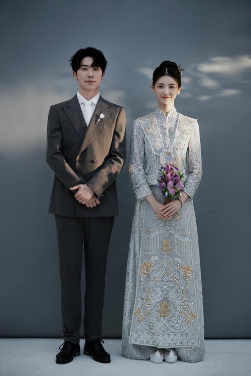 秀禾服出门穿还是敬酒穿？秀禾服是出嫁穿还是敬酒时候穿？-第3张图片-屿企百科网