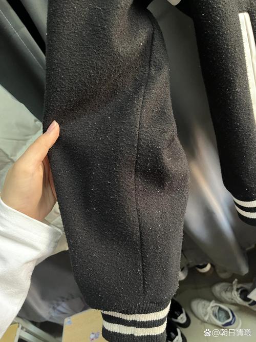 棒球服袖子掉皮是质量不好吗，棒球服pu袖子烂了能补吗？-第5张图片-屿企百科网