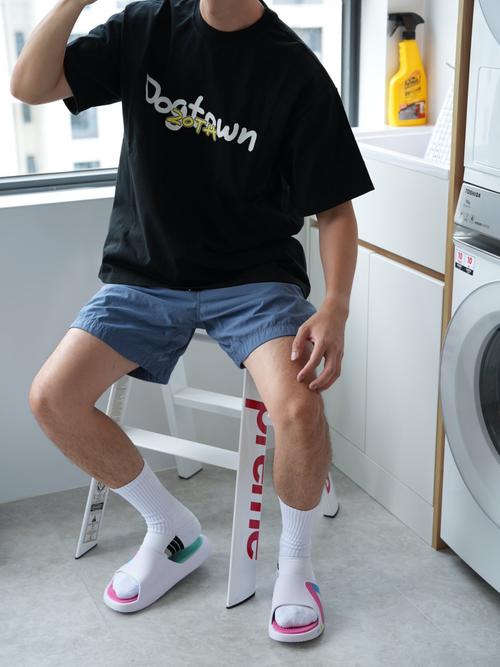 夏天穿袜子配拖鞋很奇怪吗，穿拖鞋和袜子-第6张图片-屿企百科网