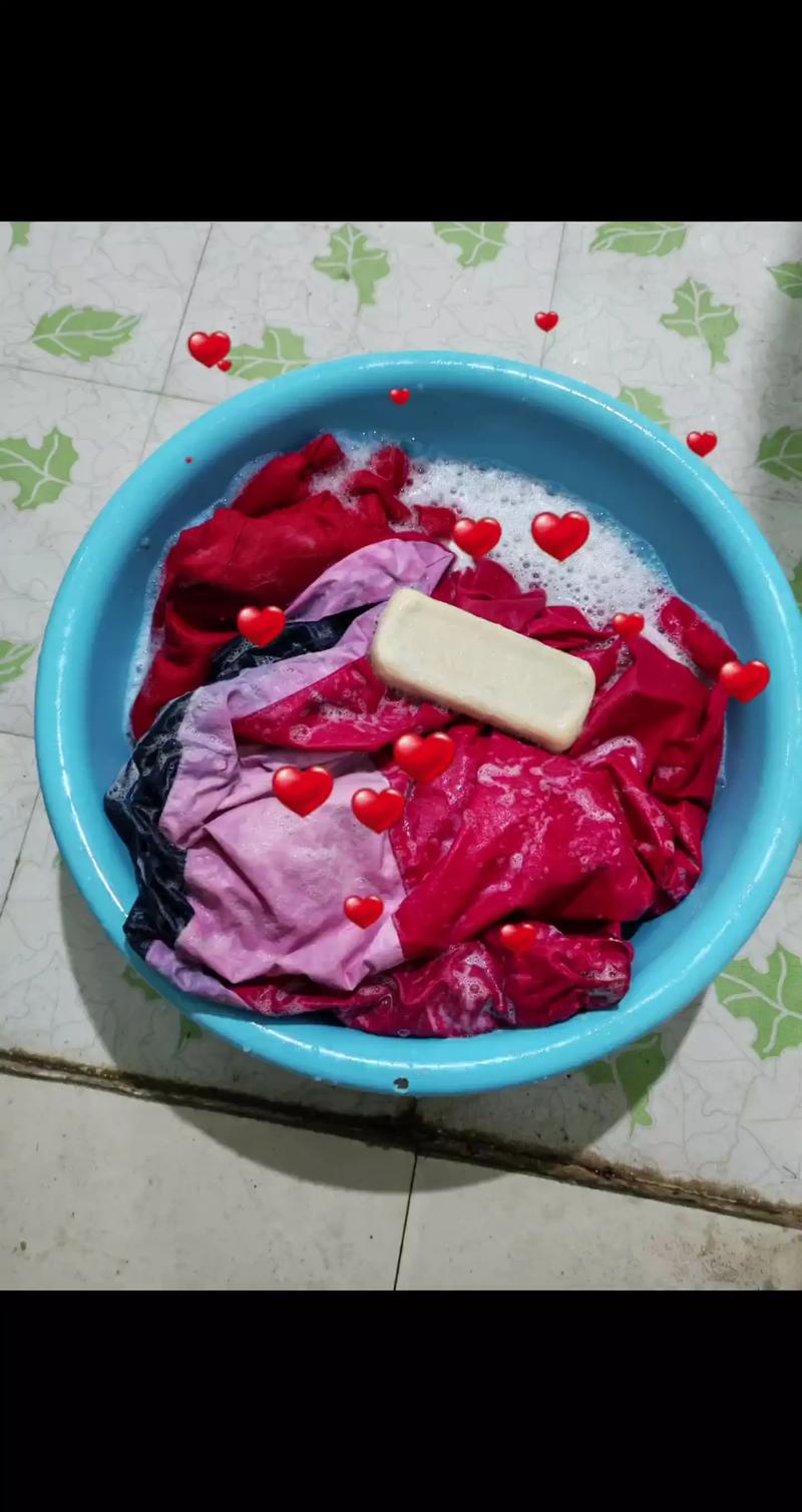 咖喱渍洗了变红怎么办，咖喱洗完变红能掉么-第1张图片-屿企百科网