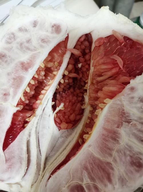 红心柚是染色的还是天然的，红心柚为什么是红色的，红心柚为什么是白的-第2张图片-屿企百科网