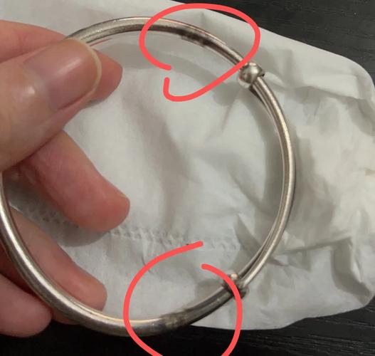 带银子手镯手上发黑是什么原因,带银子手镯有什么好处?-第4张图片-屿企百科网 带银子手镯手上发黑是什么原因,带银子手镯有什么好处?-第4张图片-屿企百科网